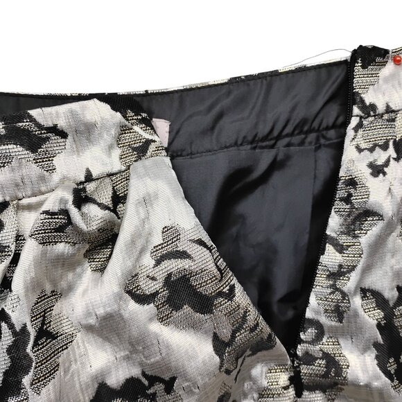 Forever 21 A Line Skirt Silver and Black Roses Embossed Size Medium Preowned - Picture 4 of 6